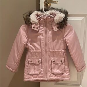 Girl’s H&M pink fur-rimmed hooded jacket with front pockets.